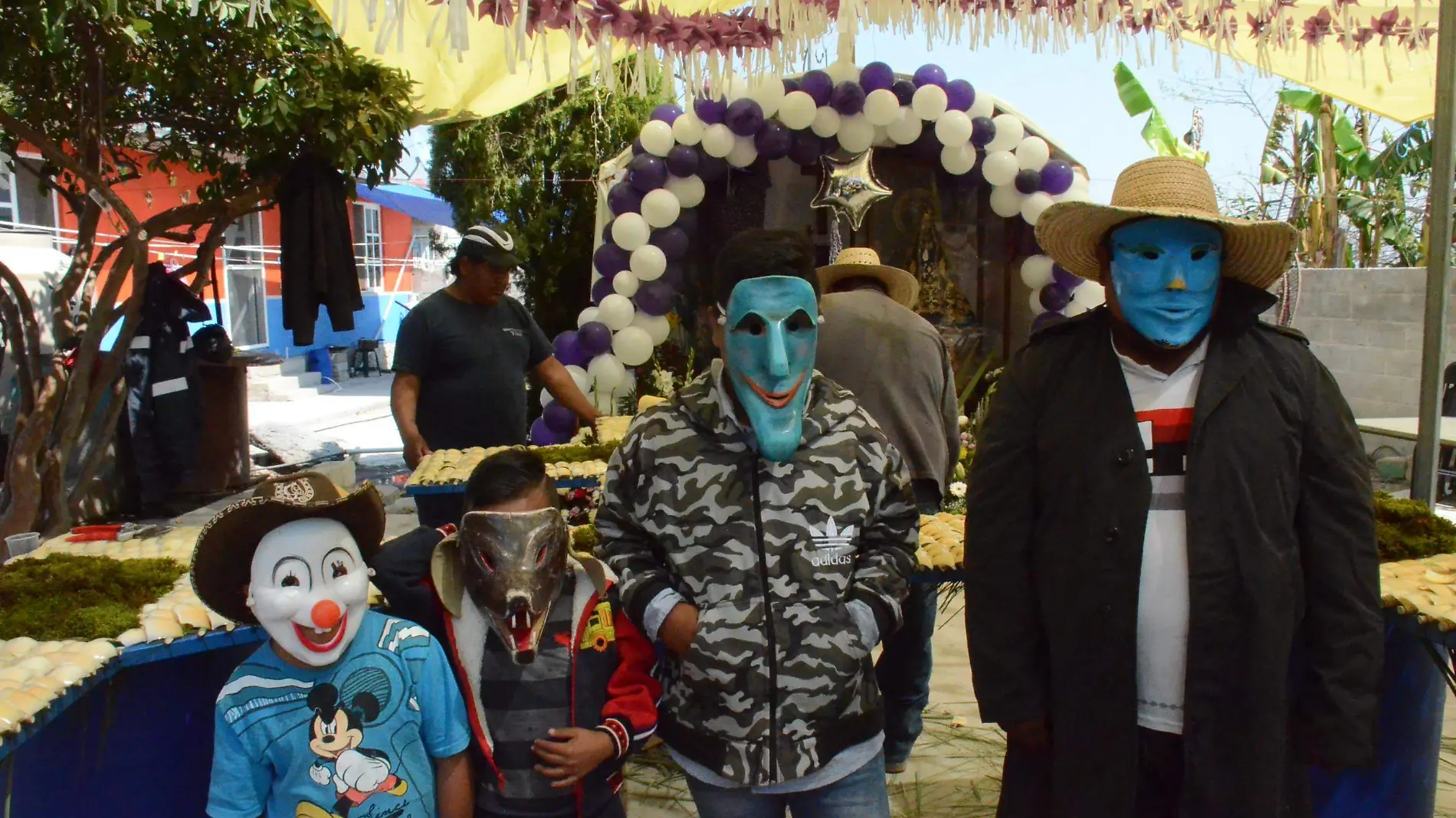 Niños y jóvenes se involucran en las tradiciones de La D Chalmita.  Foto Luis Luévanos.